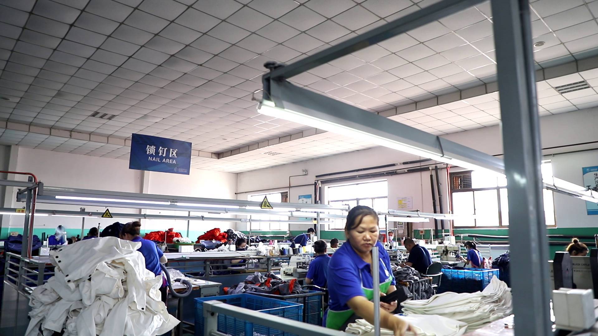 沖鋒衣工作服廠家聯系方式